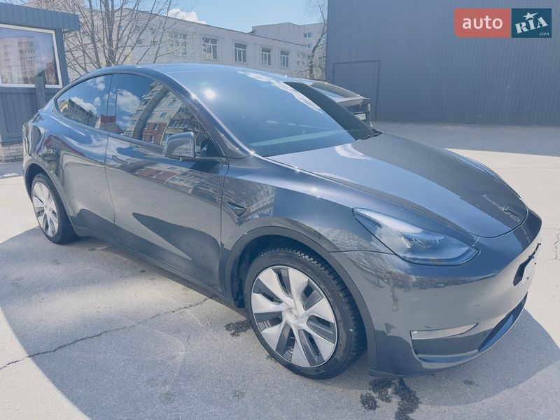 Tesla Model Y 2024