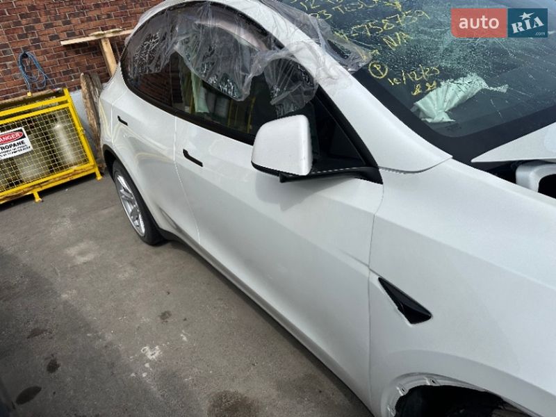Позашляховик / Кросовер Tesla Model Y 2023 в Києві