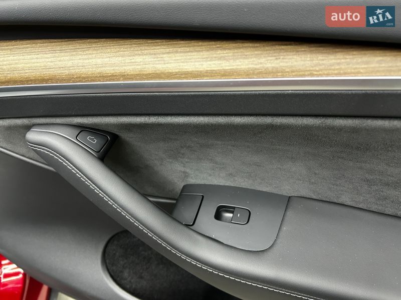 Позашляховик / Кросовер Tesla Model Y 2025 в Чернівцях фото 23 Позашляховик / Кросовер Tesla Model Y 2025 в Чернівцях