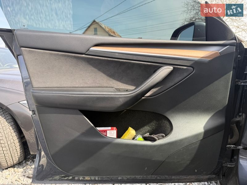 Внедорожник / Кроссовер Tesla Model Y 2023 в Стрые