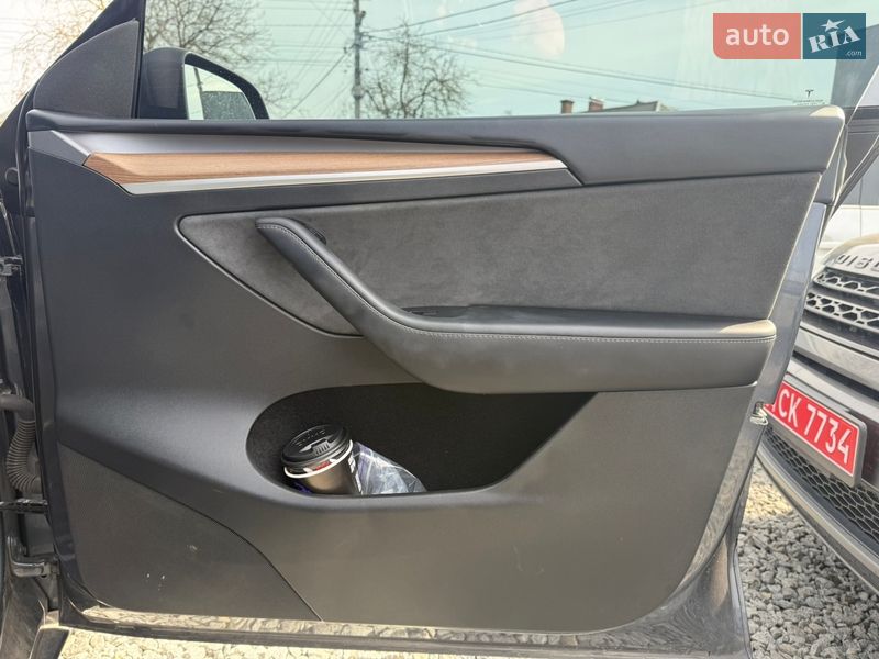 Внедорожник / Кроссовер Tesla Model Y 2023 в Стрые