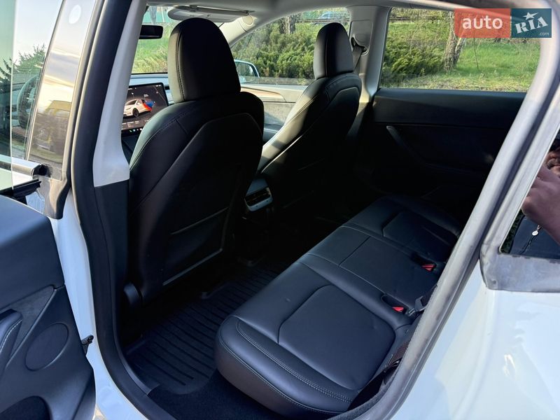 Внедорожник / Кроссовер Tesla Model Y 2024 в Ровно