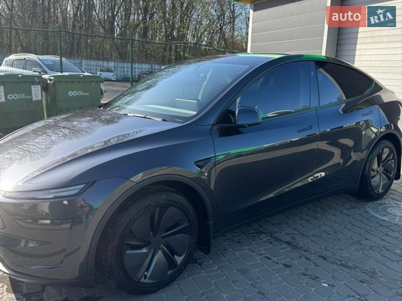 Позашляховик / Кросовер Tesla Model Y 2025 в Києві