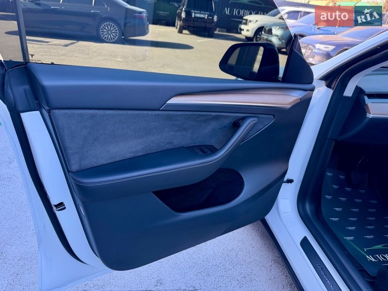 Внедорожник / Кроссовер Tesla Model Y 2023 в Киеве