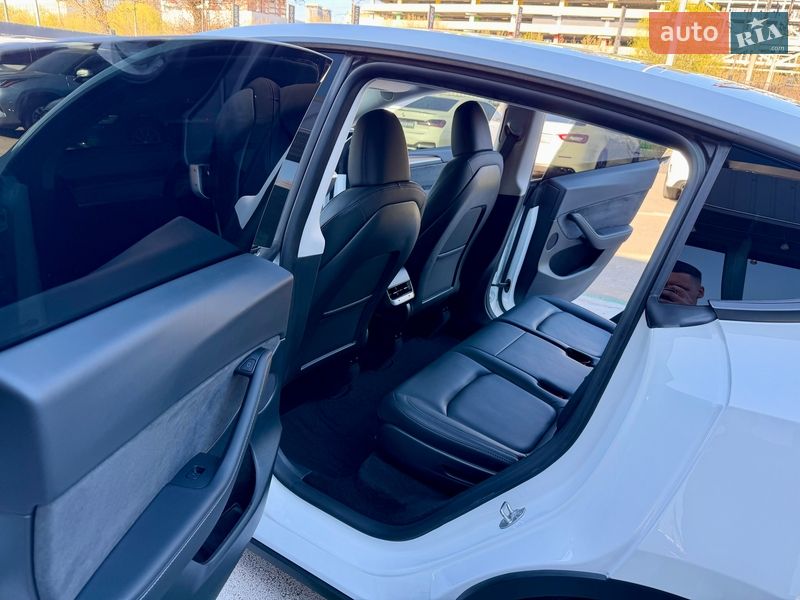 Внедорожник / Кроссовер Tesla Model Y 2023 в Киеве