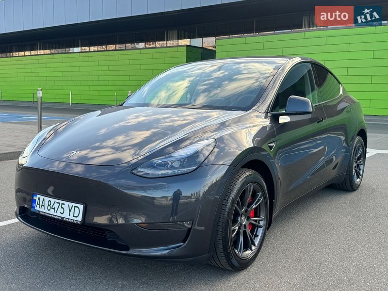 Tesla Model Y 2024