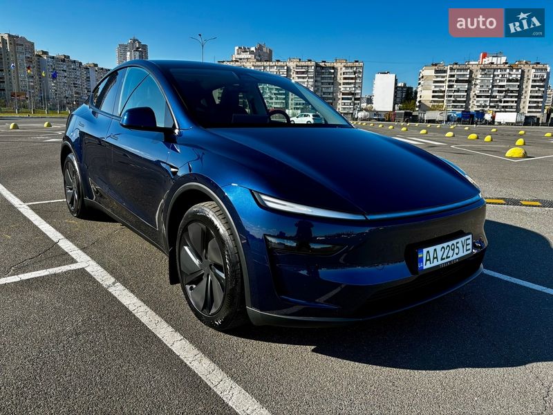 Внедорожник / Кроссовер Tesla Model Y 2025 в Киеве