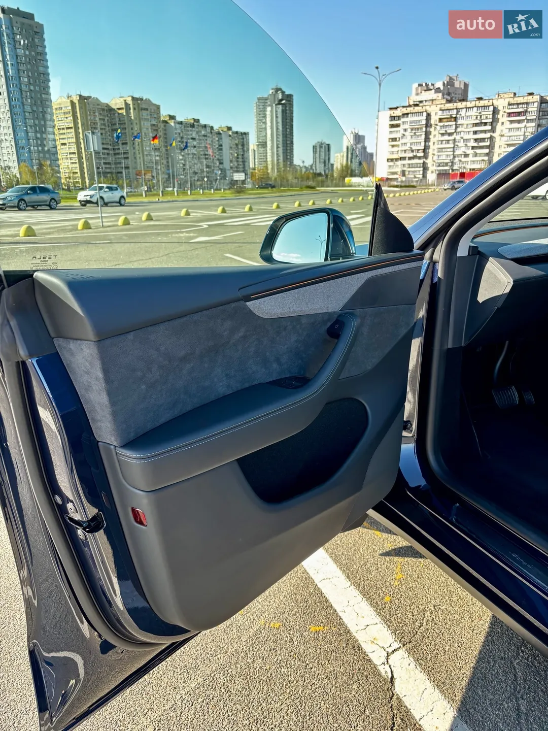 2025 Tesla Model Y - мініатюра 15