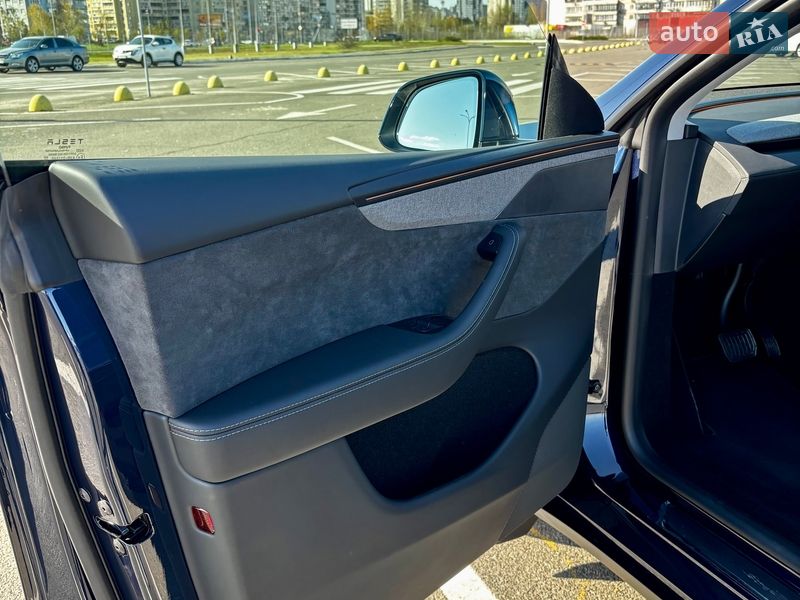 Внедорожник / Кроссовер Tesla Model Y 2025 в Киеве