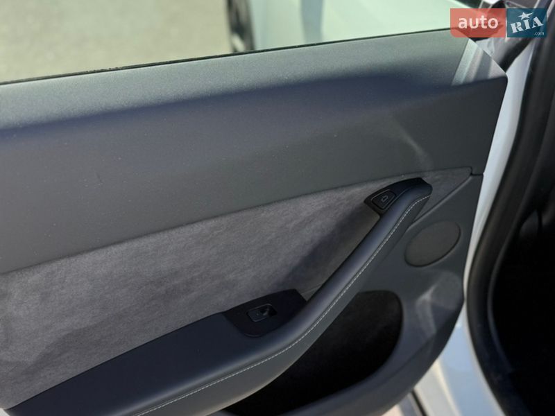 Позашляховик / Кросовер Tesla Model Y 2023 в Києві