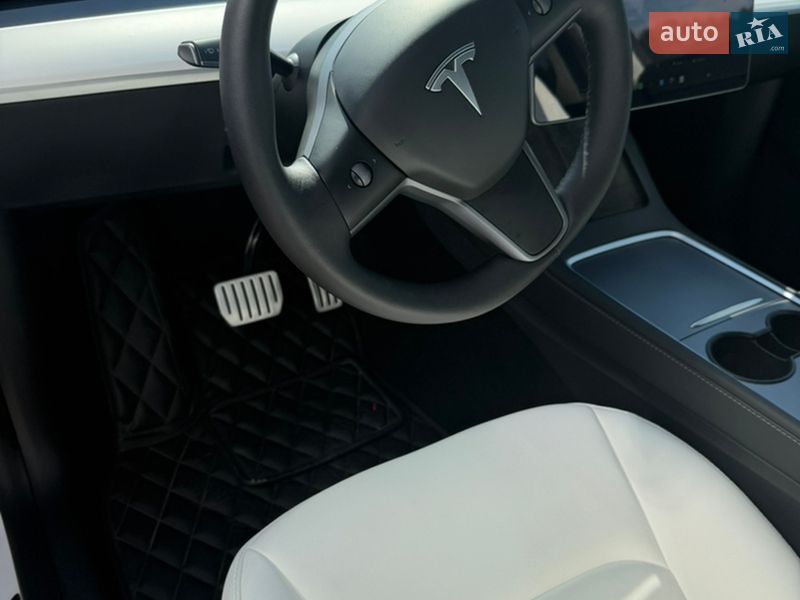 Внедорожник / Кроссовер Tesla Model Y 2023 в Львове