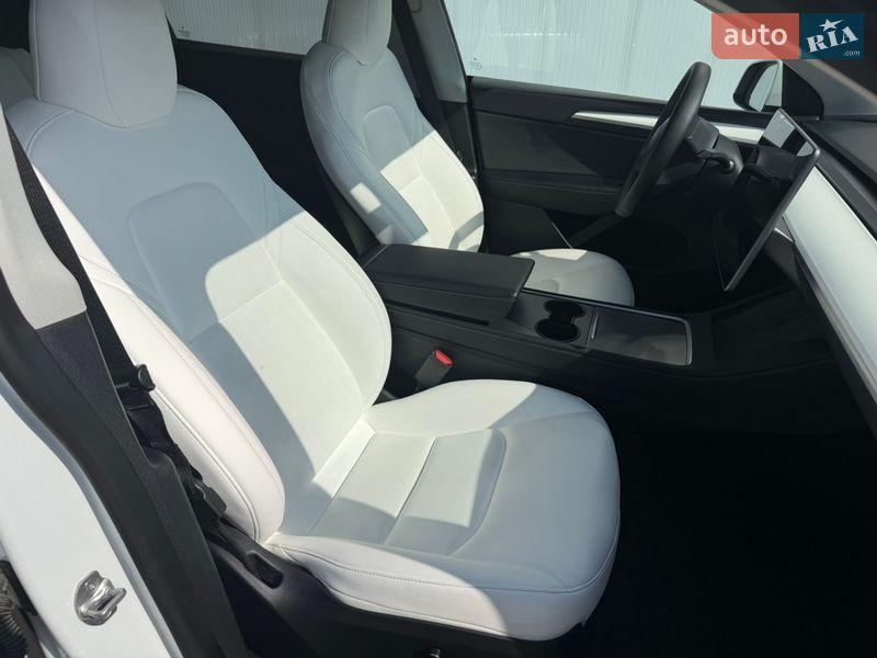 Внедорожник / Кроссовер Tesla Model Y 2023 в Львове