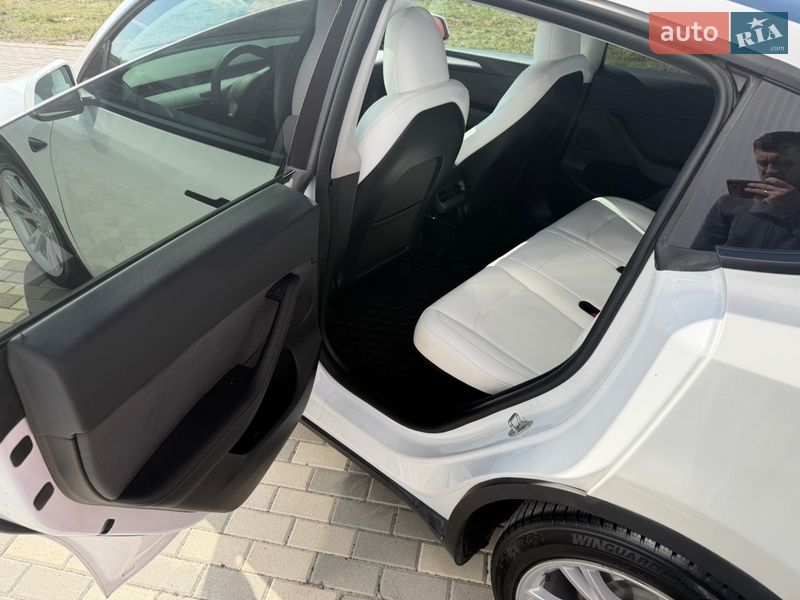 Внедорожник / Кроссовер Tesla Model Y 2023 в Львове