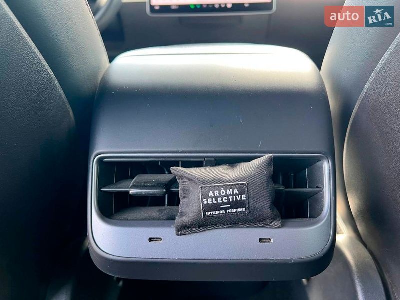 Внедорожник / Кроссовер Tesla Model Y 2021 в Львове