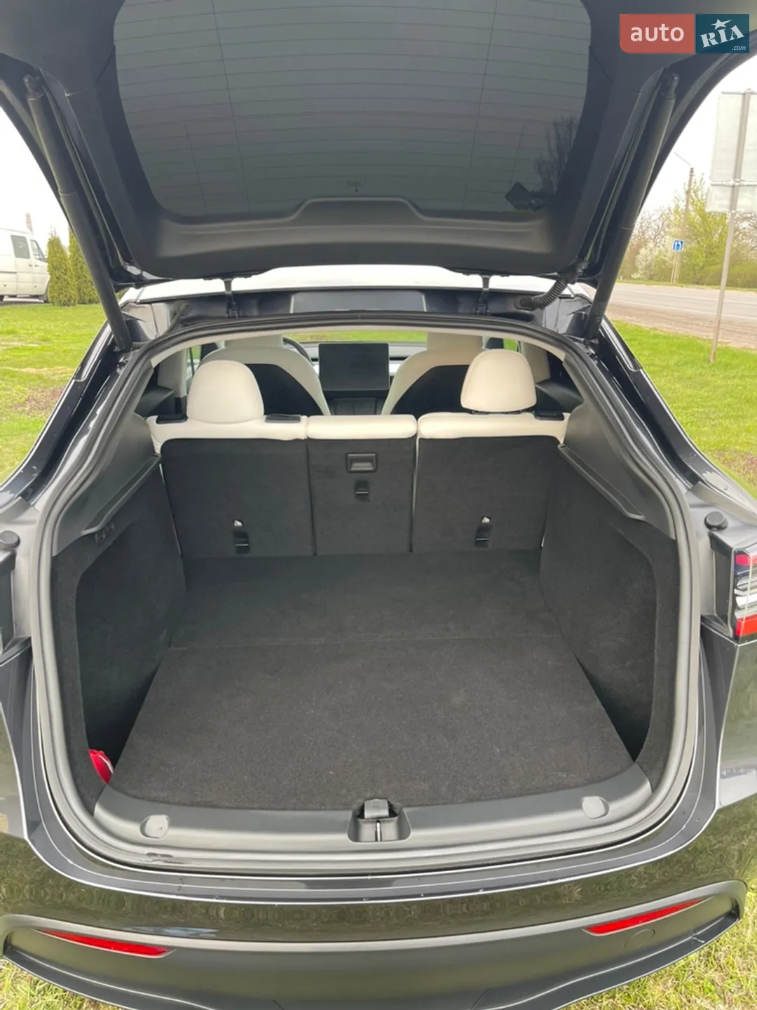 2024 Tesla Model Y - мініатюра 21