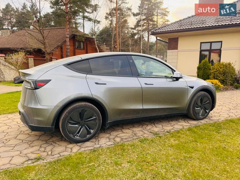 Внедорожник / Кроссовер Tesla Model Y 2025 в Львове