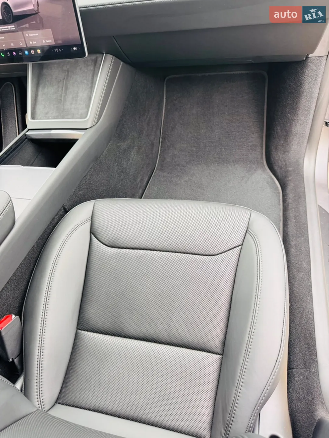 2025 Tesla Model Y - мініатюра 15