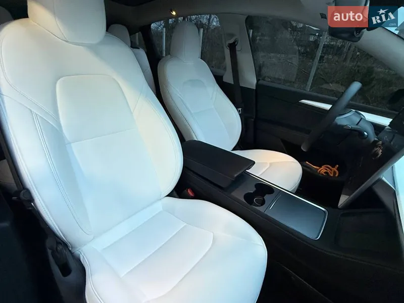 Tesla Model Y 2024 VIN 7SAYGAEE1RF179143 фото оголошення 42 з 78