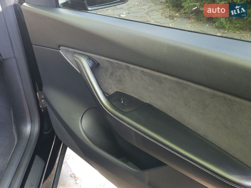 Внедорожник / Кроссовер Tesla Model Y 2022 в Луцке