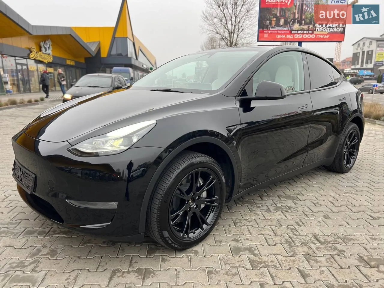 2025 Tesla Model Y - мініатюра 18