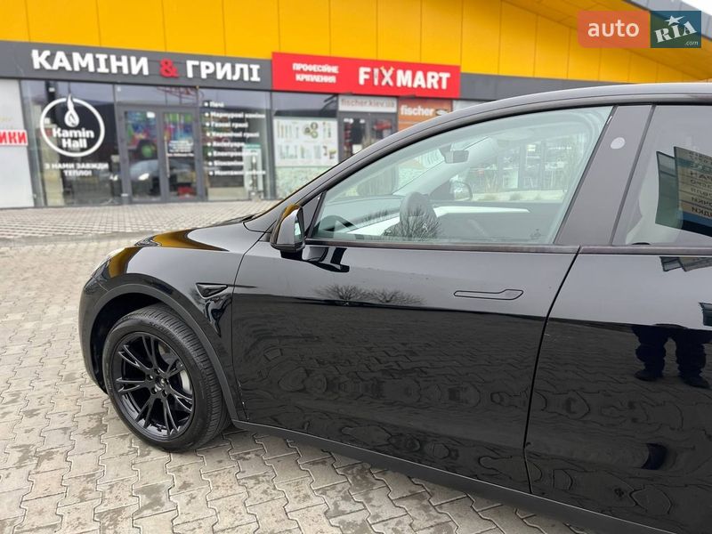 Внедорожник / Кроссовер Tesla Model Y 2024 в Киеве