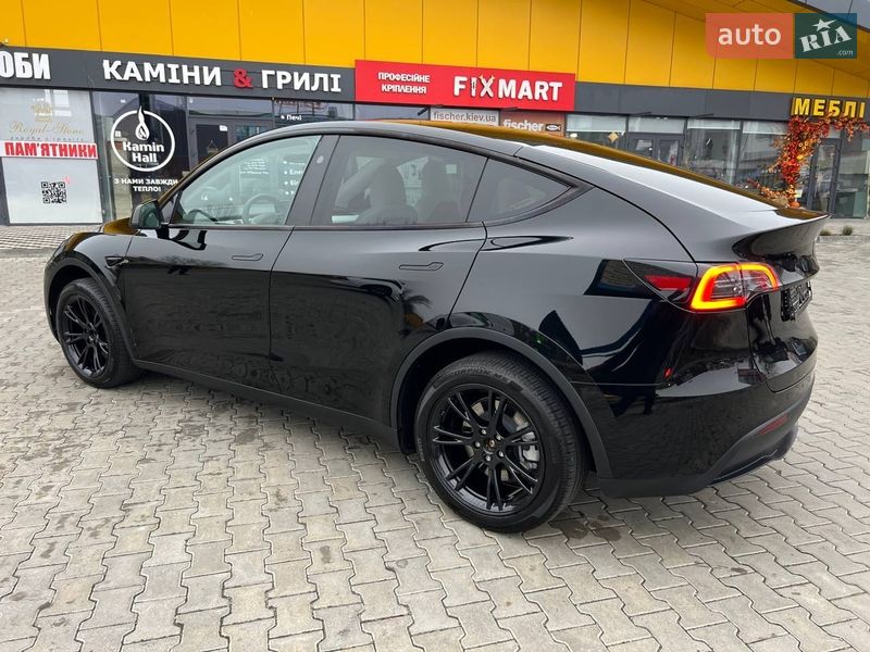 Внедорожник / Кроссовер Tesla Model Y 2024 в Киеве