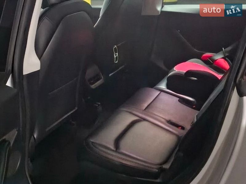 Внедорожник / Кроссовер Tesla Model Y 2021 в Киеве