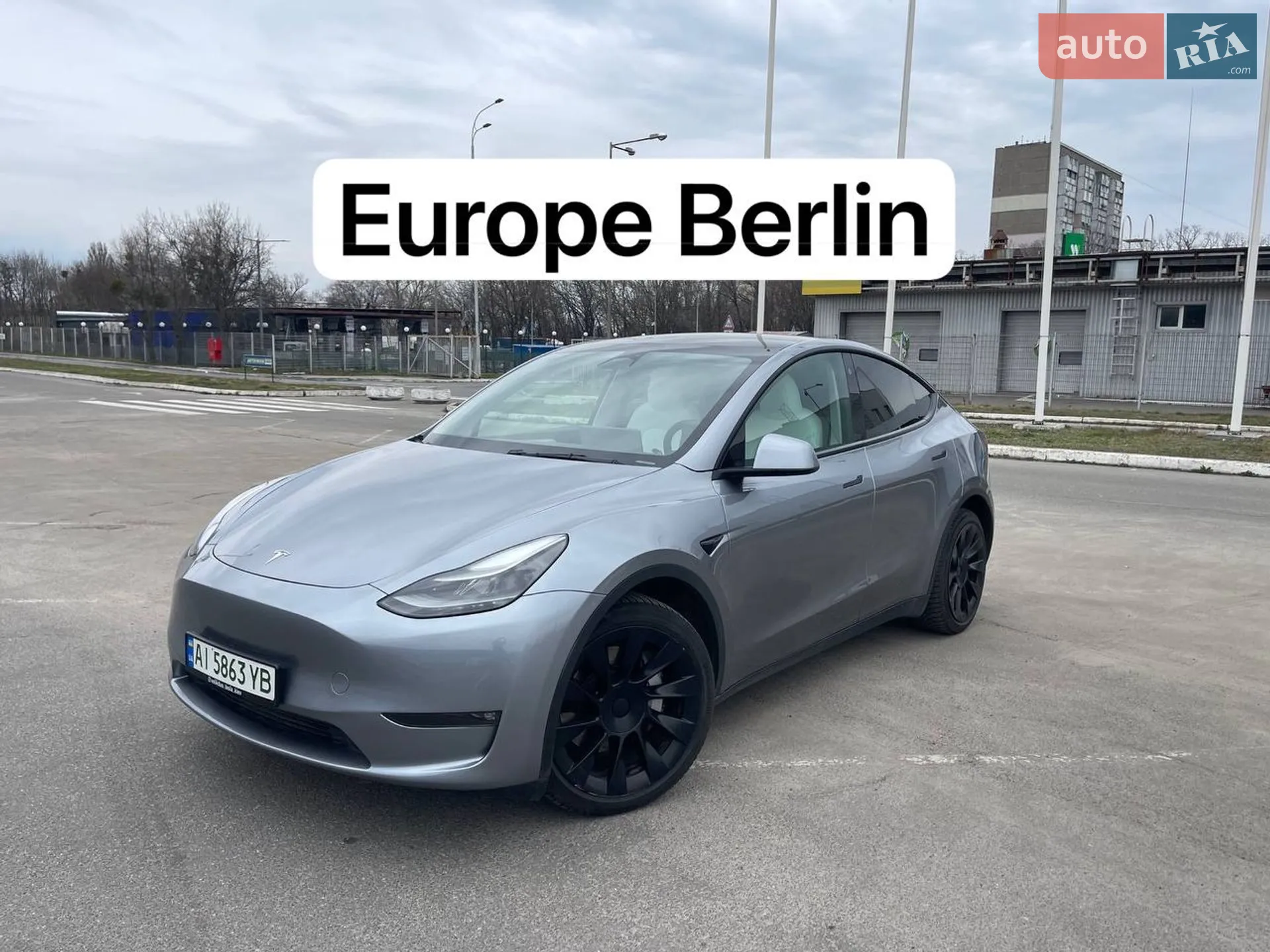 2024 Tesla Model Y - фото 1