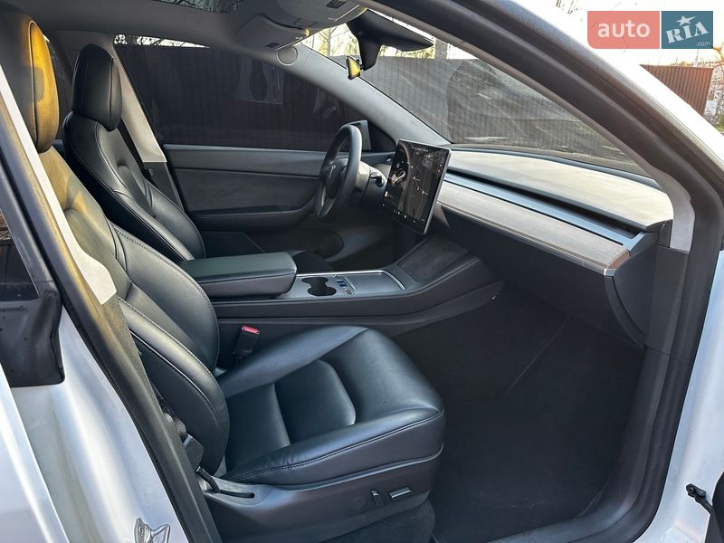 Внедорожник / Кроссовер Tesla Model Y 2021 в Киеве
