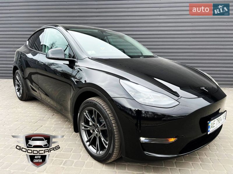 Tesla Model Y 2024