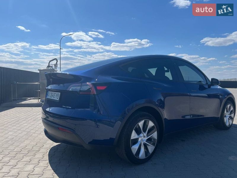 Внедорожник / Кроссовер Tesla Model Y 2023 в Киеве