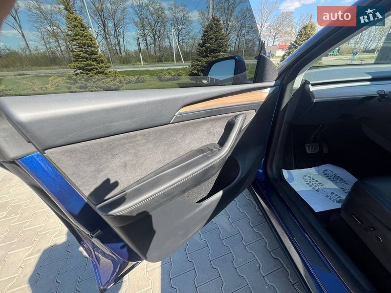 Внедорожник / Кроссовер Tesla Model Y 2023 в Киеве