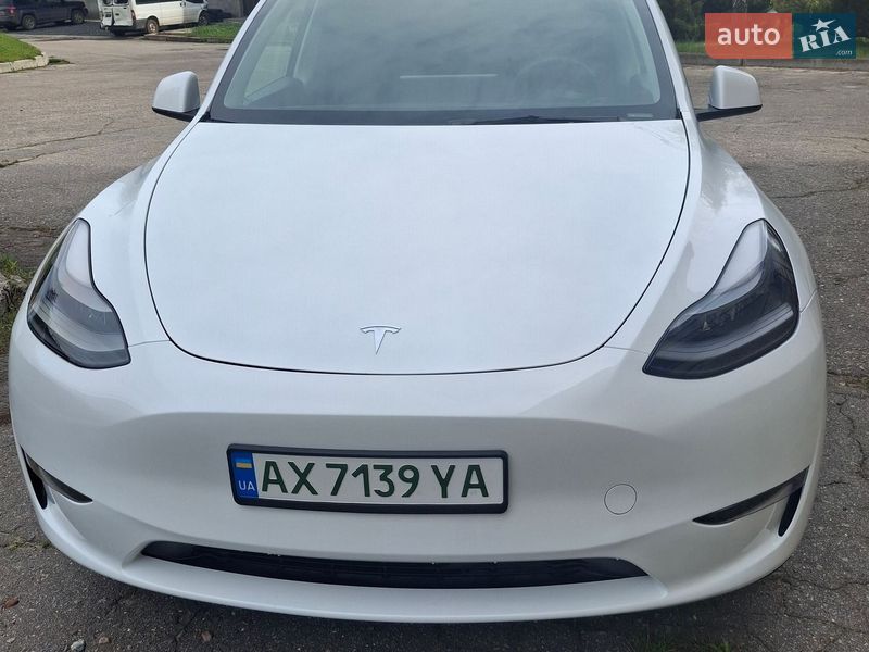 Tesla Model Y 2024
