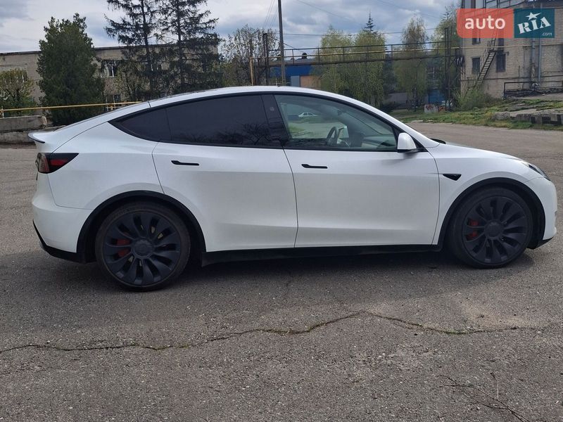 Внедорожник / Кроссовер Tesla Model Y 2024 в Харькове