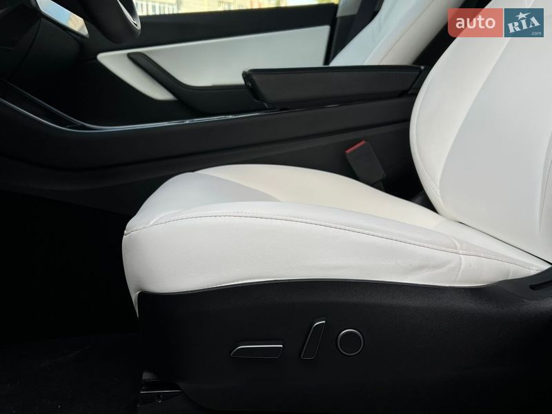 Внедорожник / Кроссовер Tesla Model Y 2020 в Львове