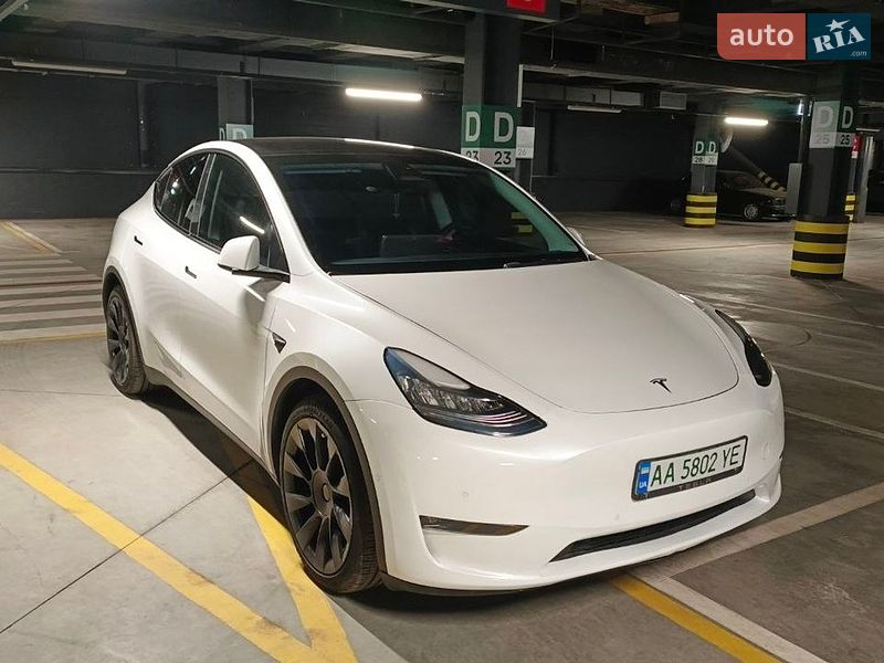 Внедорожник / Кроссовер Tesla Model Y 2021 в Киеве