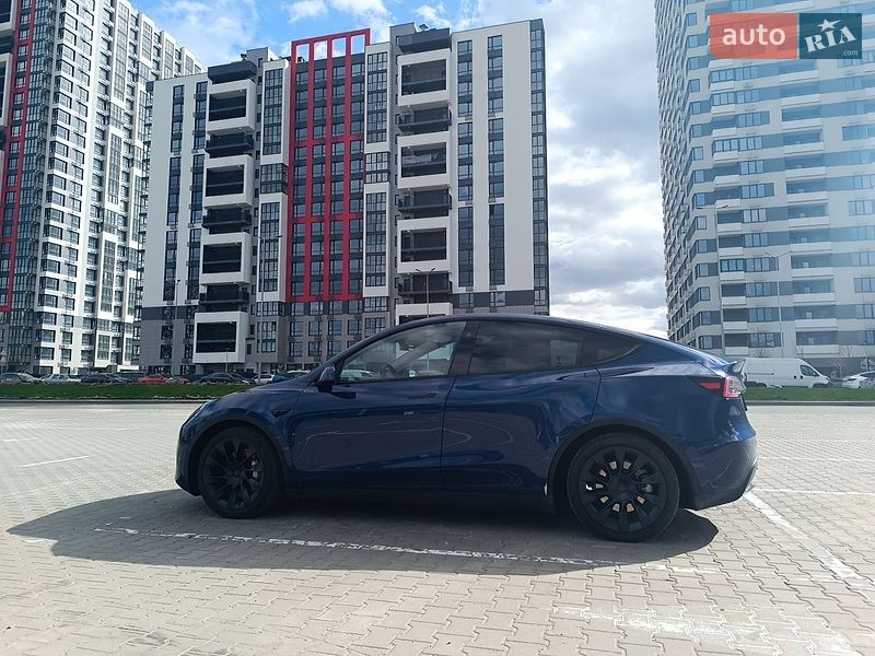 Внедорожник / Кроссовер Tesla Model Y 2023 в Киеве