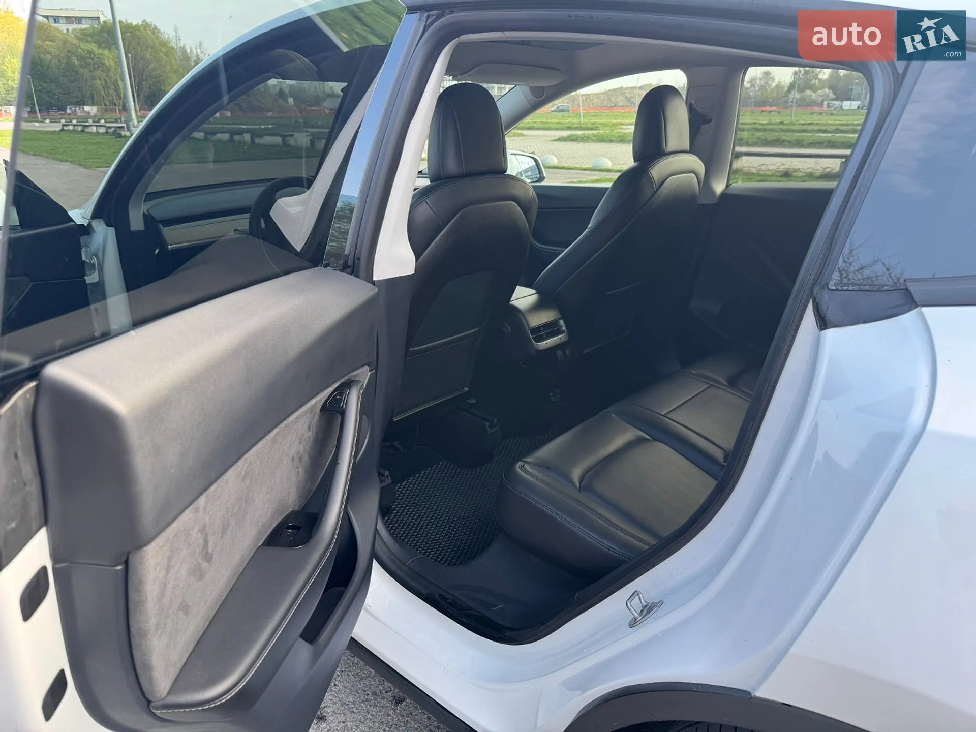 2020 Tesla Model Y - мініатюра 17