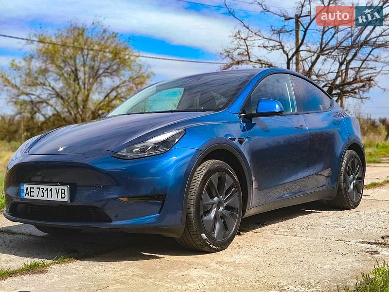 Tesla Model Y 2024