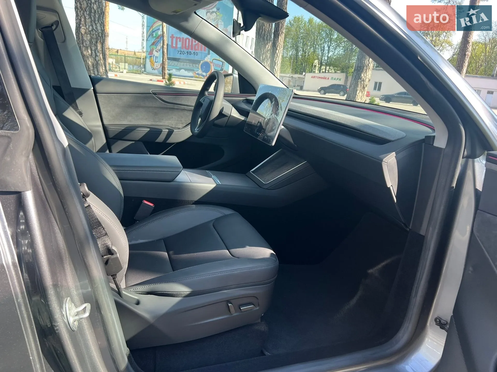 2025 Tesla Model Y - мініатюра 10