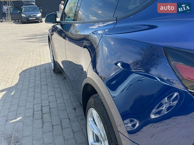 Позашляховик / Кросовер Tesla Model Y 2023 в Івано-Франківську