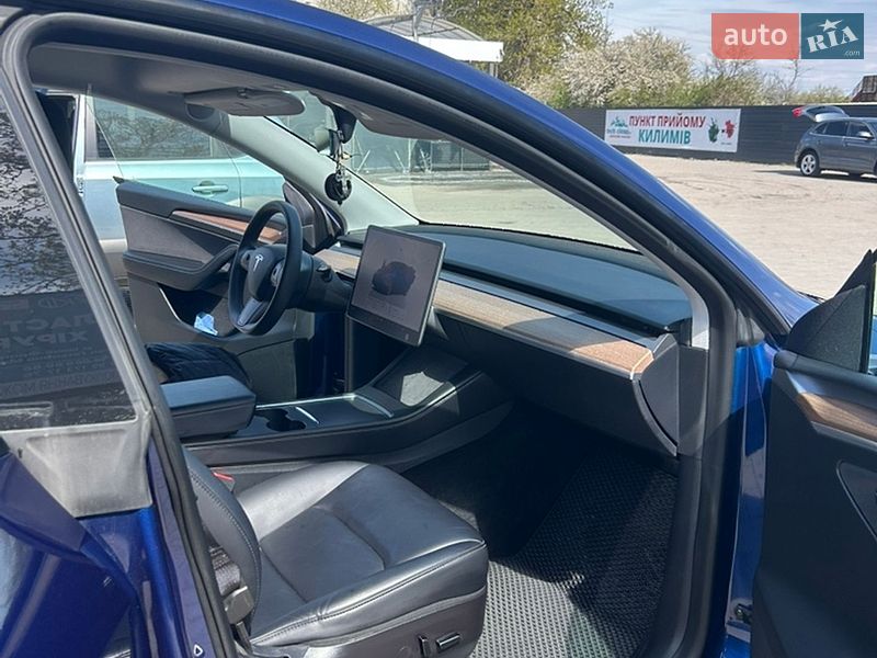 Позашляховик / Кросовер Tesla Model Y 2023 в Івано-Франківську