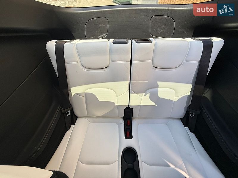 Внедорожник / Кроссовер Tesla Model Y 2023 в Львове