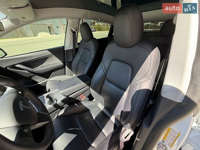 Внедорожник / Кроссовер Tesla Model Y 2021 в Львове