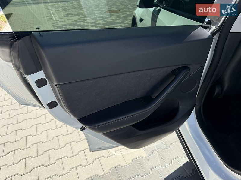 Внедорожник / Кроссовер Tesla Model Y 2021 в Львове