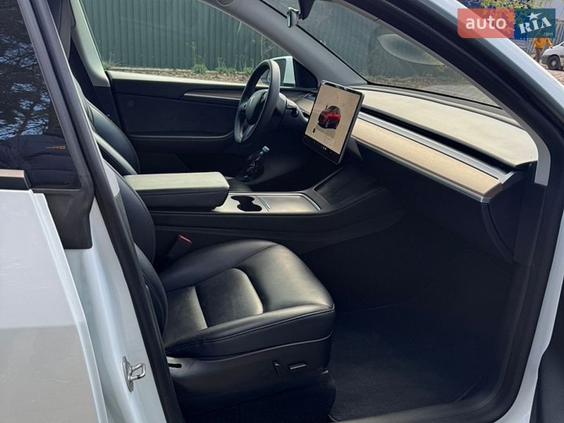 Внедорожник / Кроссовер Tesla Model Y 2023 в Киеве