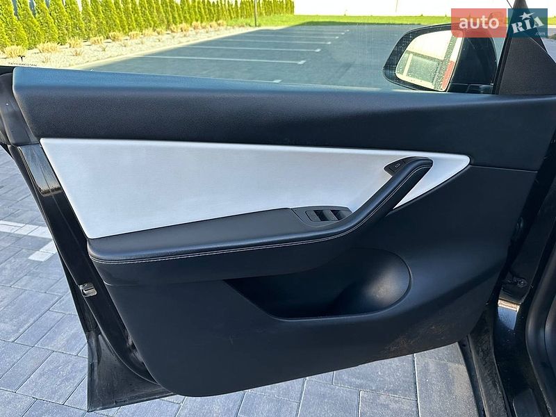 Внедорожник / Кроссовер Tesla Model Y 2021 в Луцке