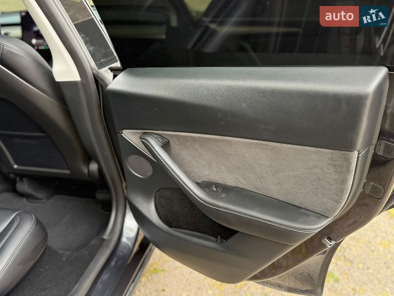Позашляховик / Кросовер Tesla Model Y 2024 в Білій Церкві