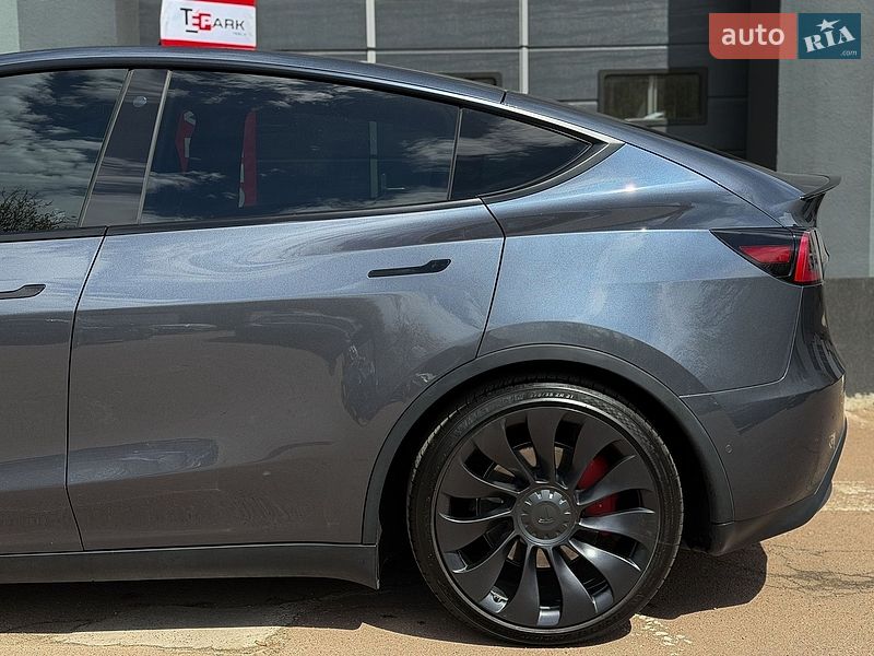 Внедорожник / Кроссовер Tesla Model Y 2022 в Киеве