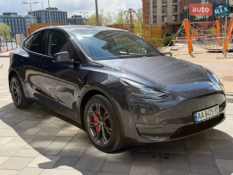 Внедорожник / Кроссовер Tesla Model Y 2024 в Киеве
